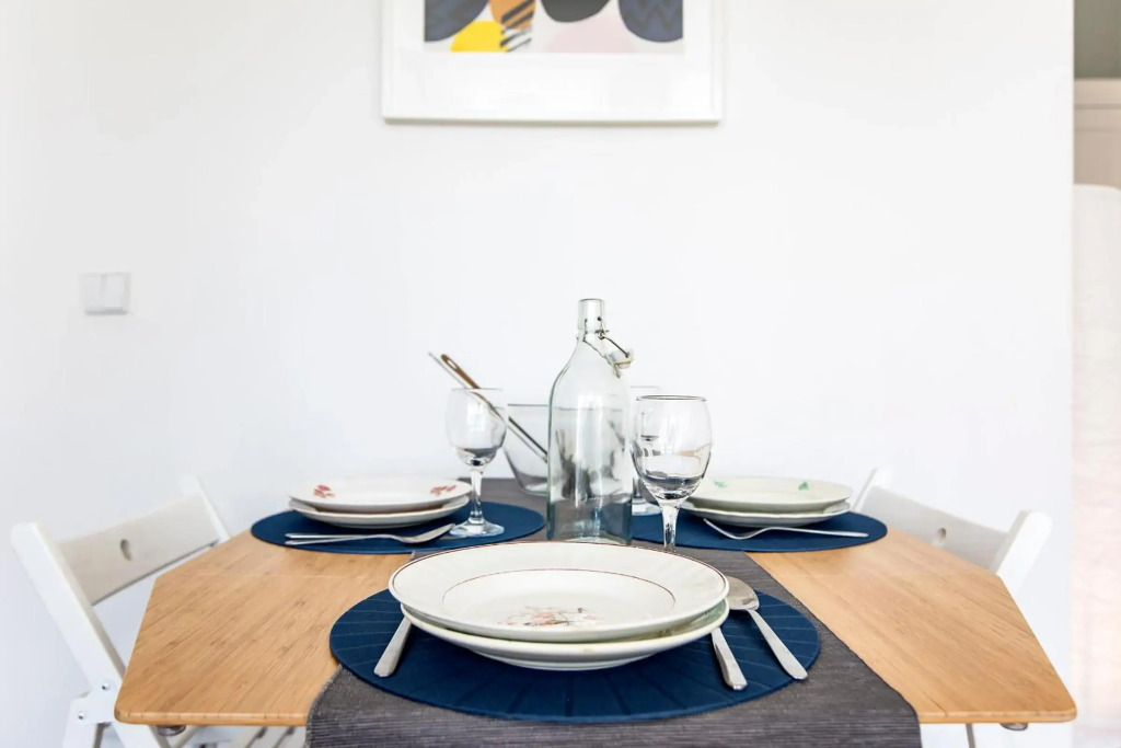 Bonjardim Studio w/ Balcony by LovelyStay