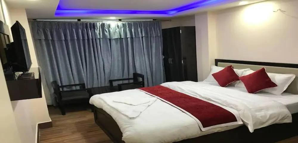 MeroStay  140 Hotel Paradise