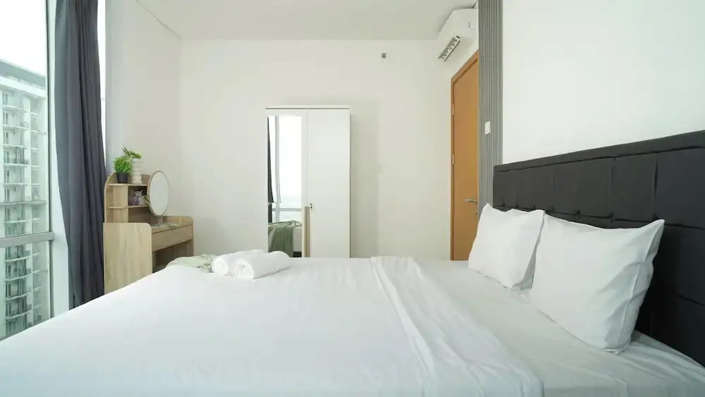 Modern 2Br With Service Room Apartment Woodland Park Residence