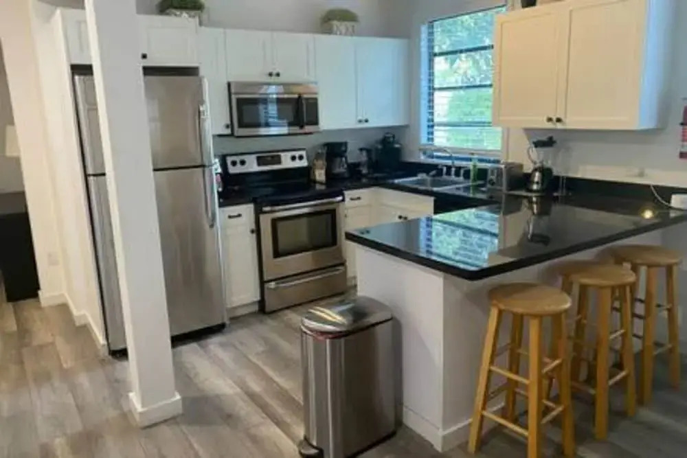 Pool Parking 2 Bedroom Retreat Sleeps 5