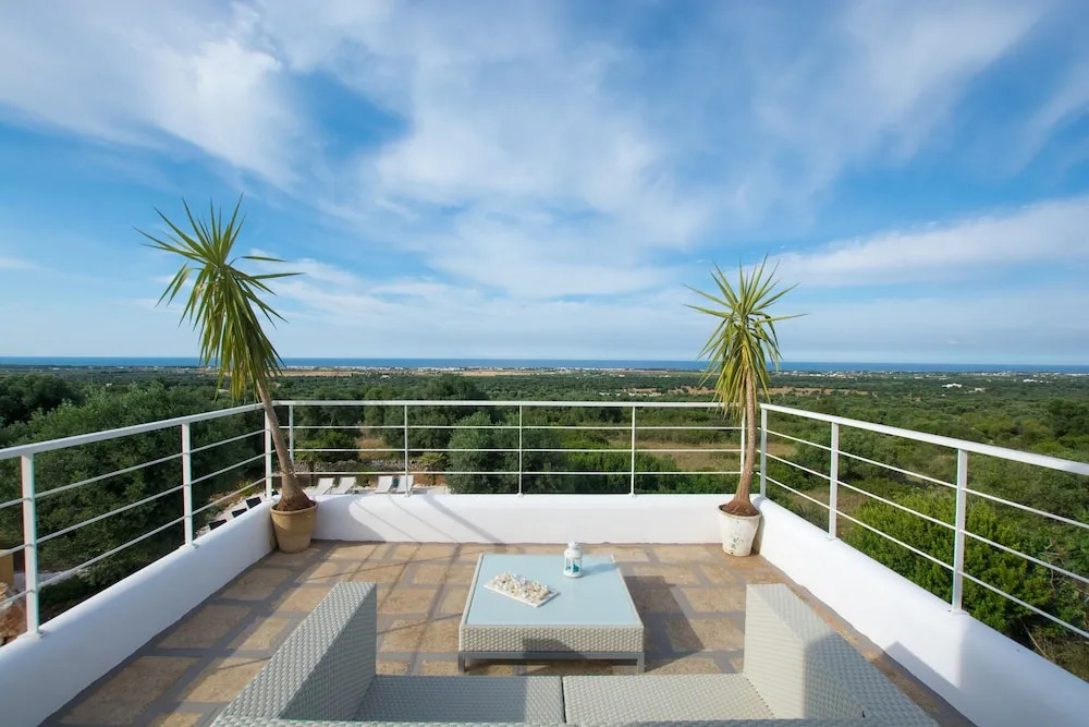 Villa Butterfly by Raro Villas
