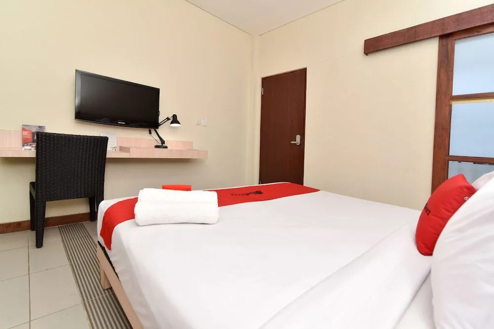 RedDoorz near Legian Street