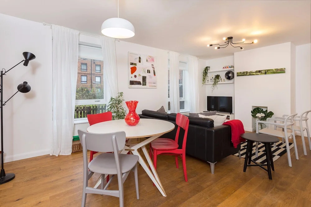 3 Bedroom Flat next to Victoria Park Sleeps 6