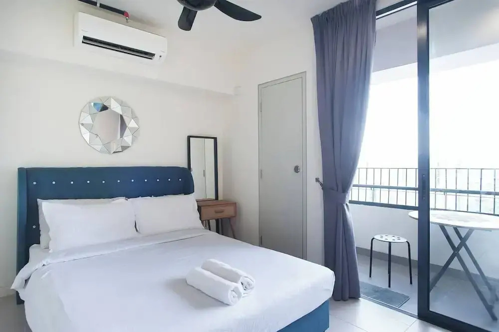 Tamarind Luxury Condo by Smarthome