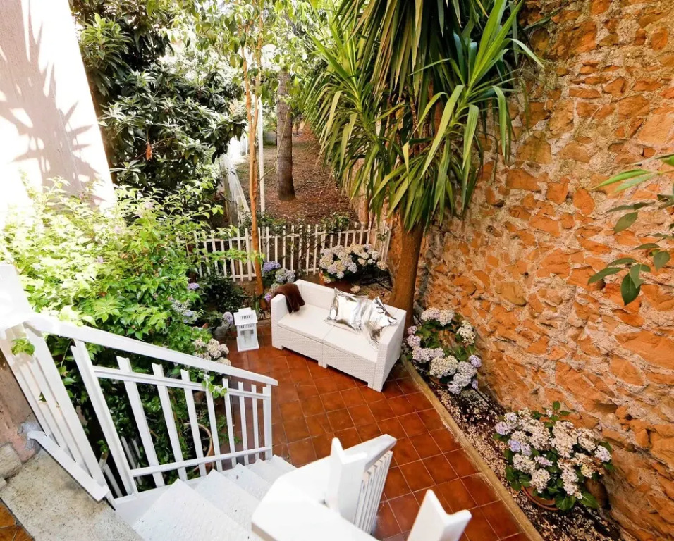 Trastevere Apartment with Patio