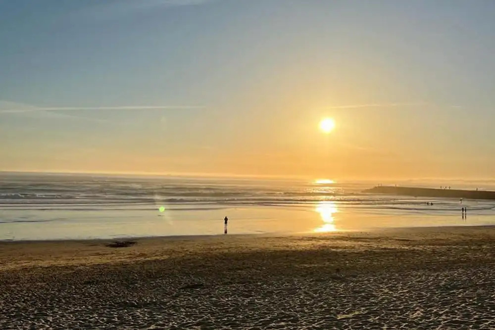 Near Beach - Family - Sleeps 4 - Wifi - Parking