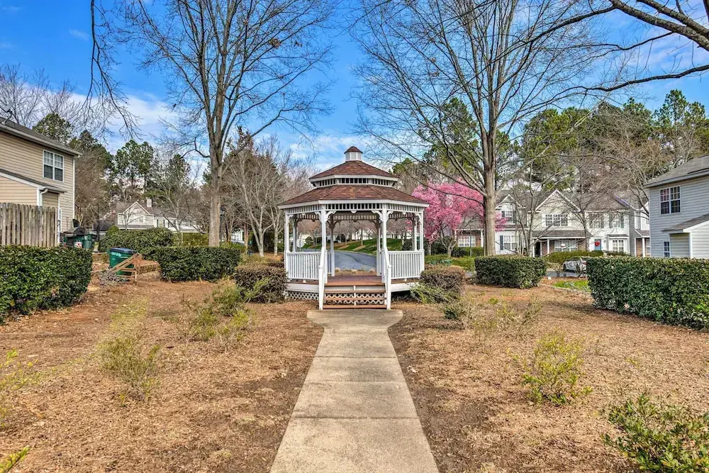 Chic Charlotte Townhome w/ Community Pool