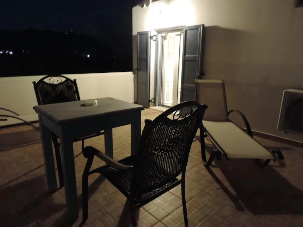 Pelagos Rooms 10m from Gyrismata Beach