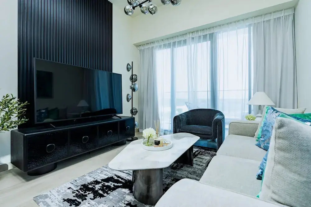 Nasma Luxury Stays - Azizi Riviera 44