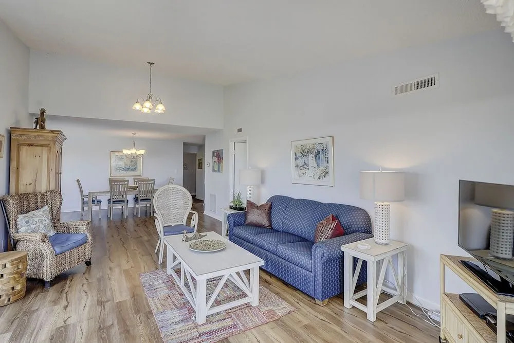 Shorewood 507 by RedAwning