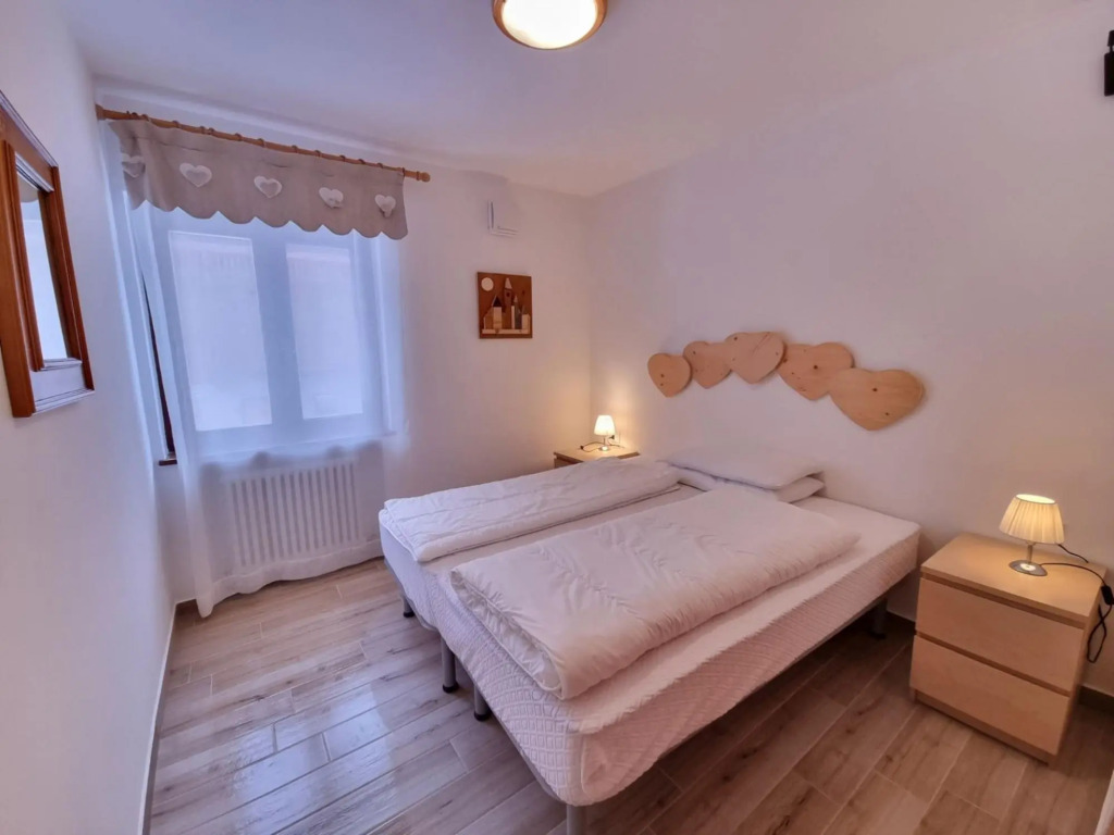 FRAINES 18 :  typical two-room apartment.-198 Fraines 18