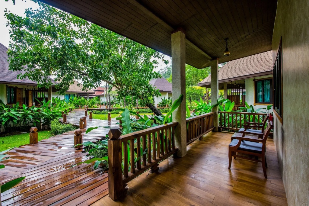 Naiyang Park Resort - Beachfront Escape
