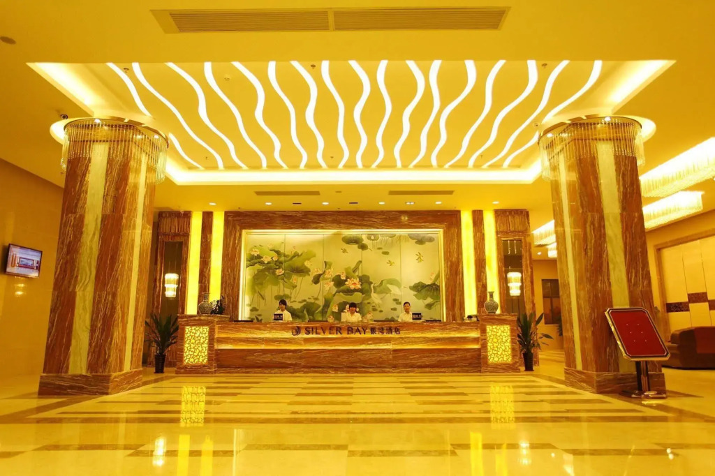 Silver Bay Hotel