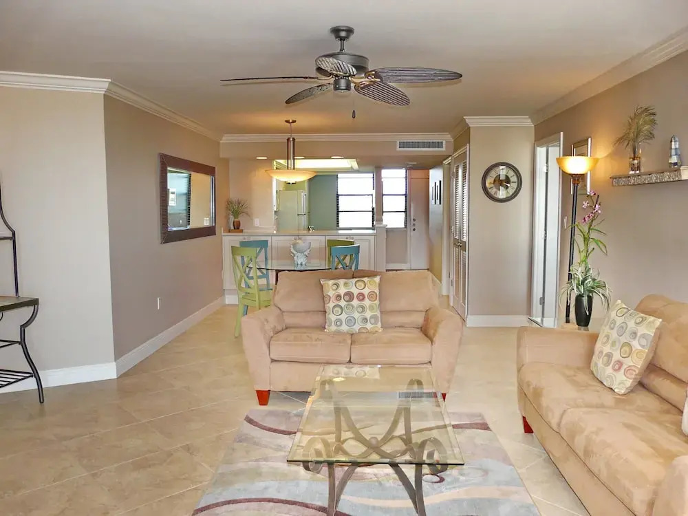 Beachfront Condo With Sw-facing Balcony and Pool