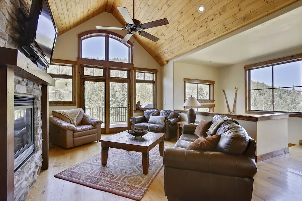 Slopeside Mountain Time Luxury Chalet by Winter Park Escapes