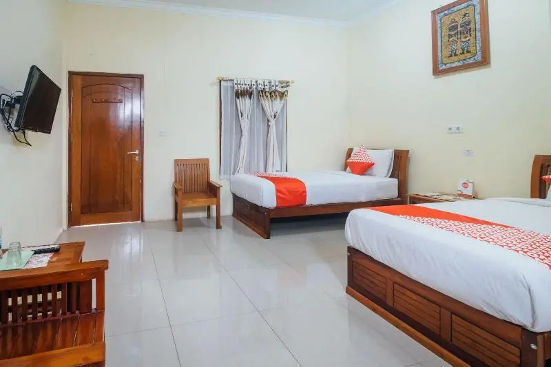 OYO 1300 Crecia Guest House