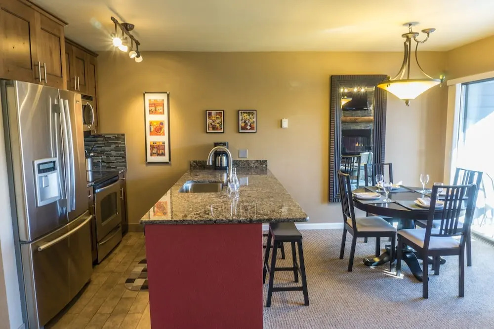 Inviting Winter Hideaway - Walk To Apres-ski Fun Sleeps 4 1 Bedroom Condo by RedAwning