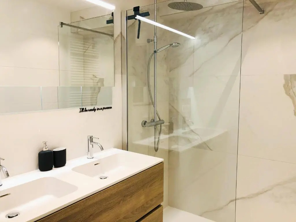 Luxueus appartement met ruim terras, frontaal zeezicht 4 à 5 personen