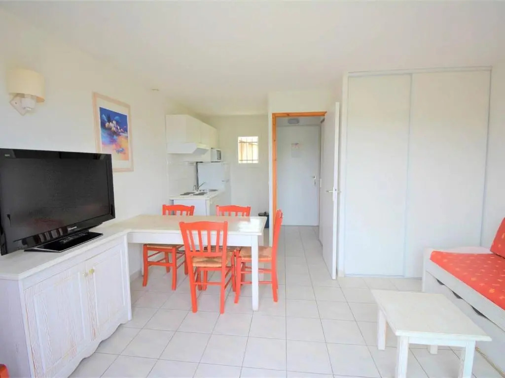 Maison Duplex avec Piscines à Salavas - 6 Personnes, Animaux Admis, Parking, Terrasse et WiFi - FR-1-382-136