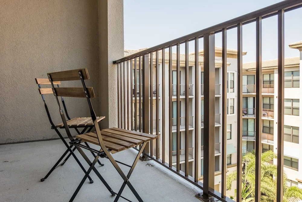 Gorgeous Apartments near Int'l Plaza