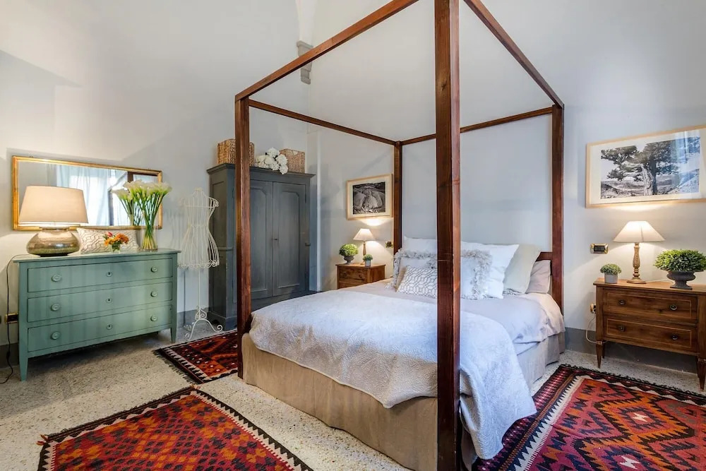 The Arnolfini Portrait Apartment