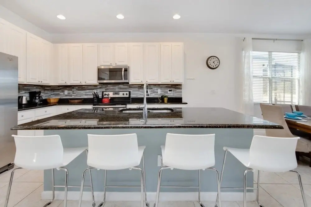5 Bed 5 Bath In 5 Star Resort Near Disney! 5 Bedroom Home by RedAwning