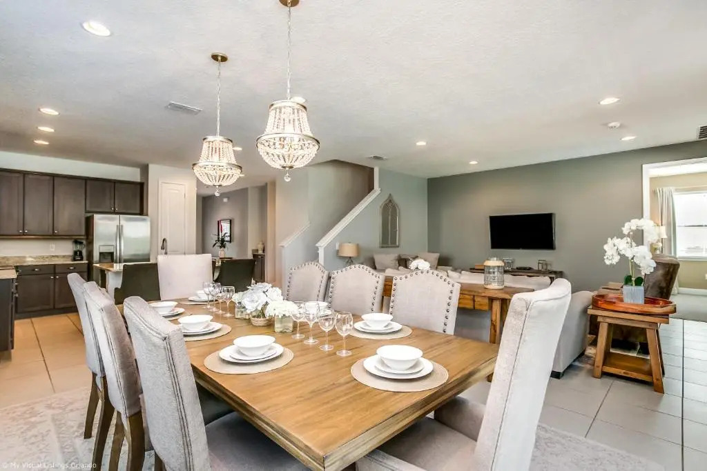 8 Bedroom Vacation Home with Pool 2114