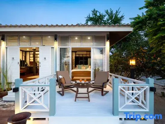 Large Private Beachfront Venue Huahin | 2 Villas for 32 | 3 Pools | BBQ