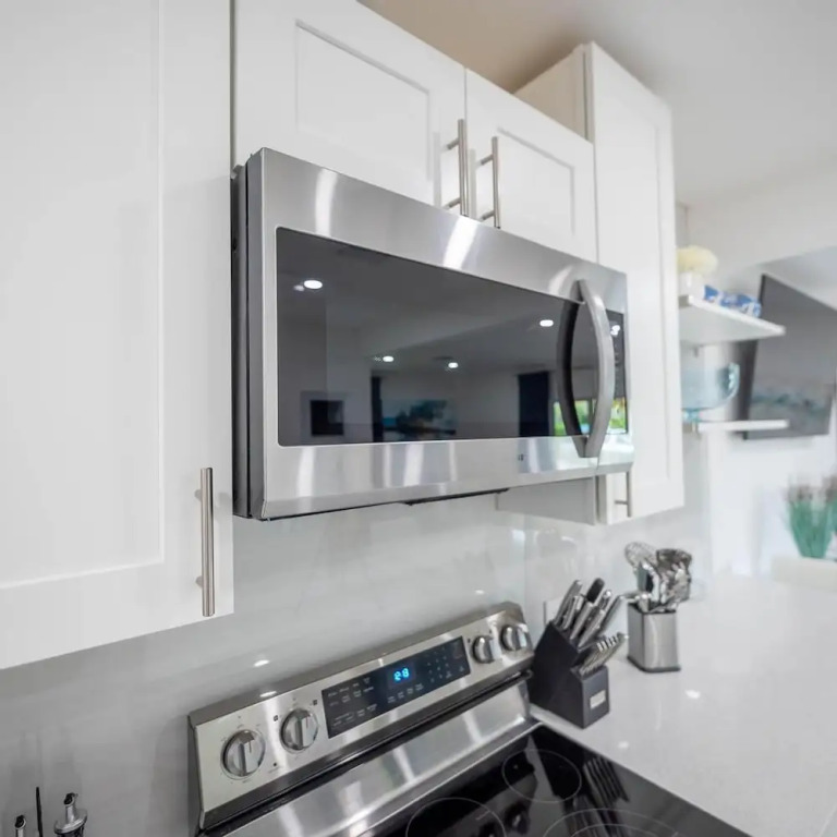 Uhost AI Stylish 1BR Bright Space w Patio