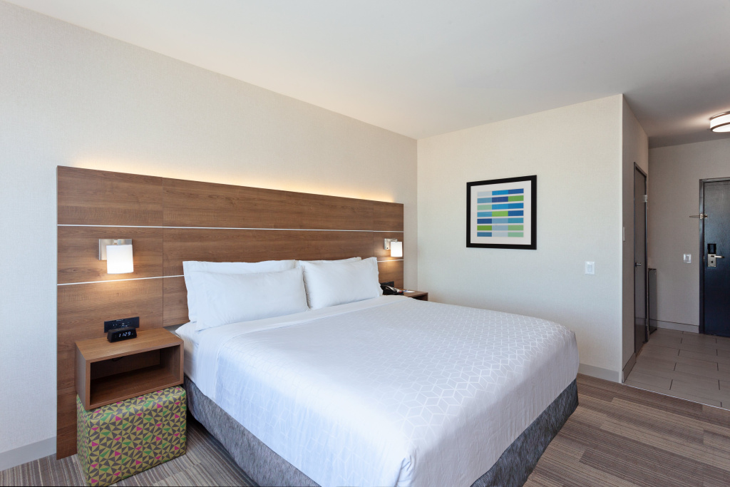 Holiday Inn Express Los Angeles LAX Airport by IHG