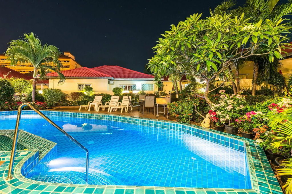 BUTTERFLY GARDEN BOUTIQUE RESIDENCES Apts and villas, A Lifestyle Destination Ex Lg 1-3 bedroom units , Full kitchen, 2 Full bathrooms, Rain shower, Spa bath, FREE BBQ, Free fast fiber optic WIFI, Staff 24-7