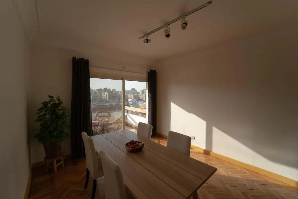 Lovely 2 BDR apartment with direct Nile view