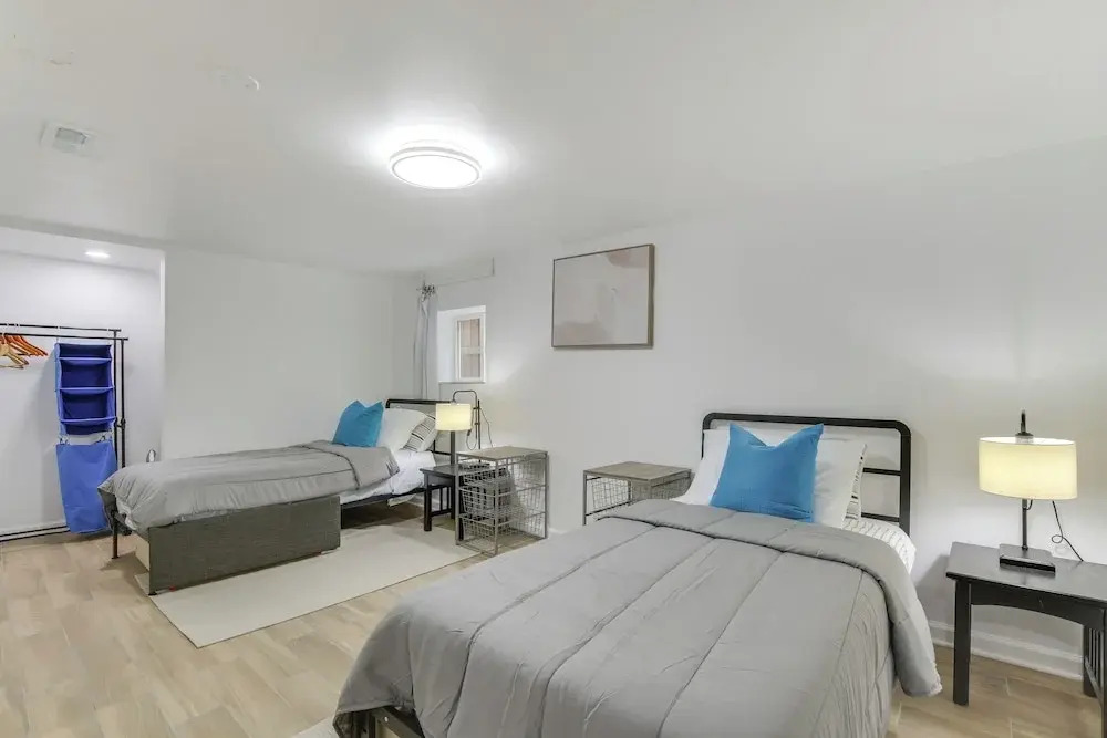 2 Mi to Logan Square: Pet-friendly Urban Oasis!
