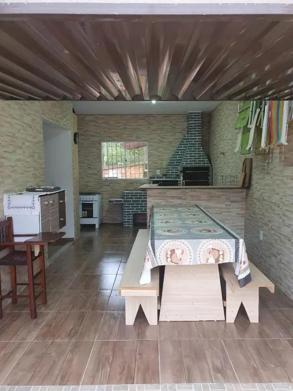 Casa com 2 dormitórios entre Praia do Rosa e Barra de Ibiraquera