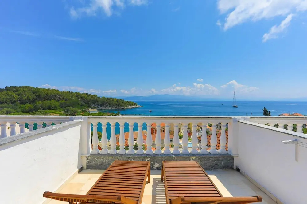 Faros Dio Gaios Studio sea Views Private Sun-loungers