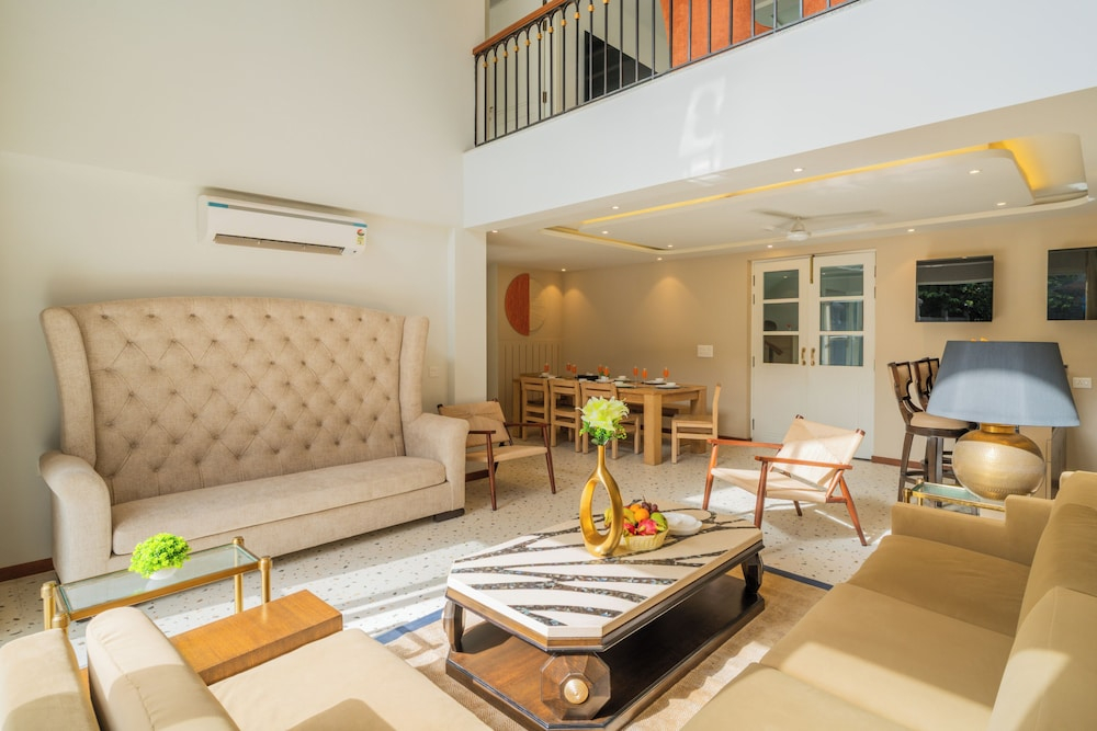 Elivaas Solace AquaVista 5BHK Villa