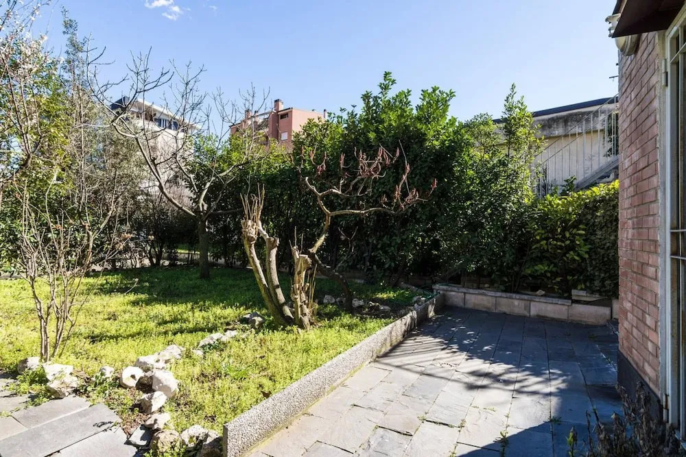 4 Bedroom Villa near Metro