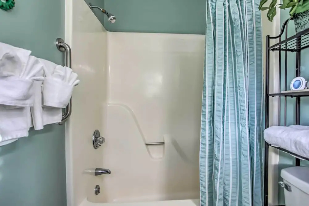 Walk to Beach: Dog-friendly Myrtle Beach Cottage!