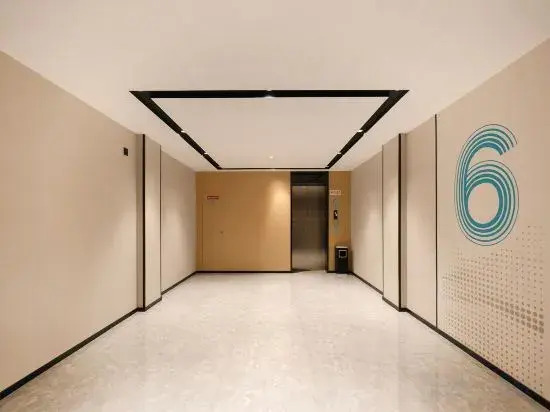 ity Comfort Inn (Guigang International Life Port High-Speed Rail Station Branch)