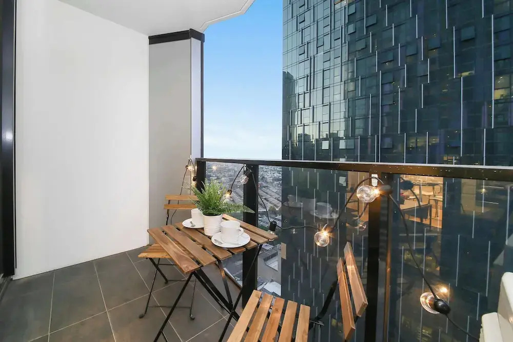 Trendy Melbourne 2 Bedroom Apartment by BnB Pro