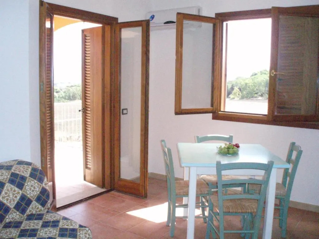 Modern 1bed apartment(sleep 4)sea view only 700mt from sea