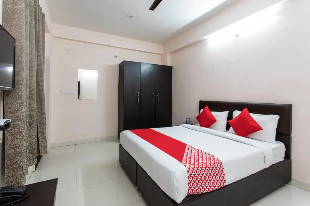 OYO 27654 Hotel Grand Valley