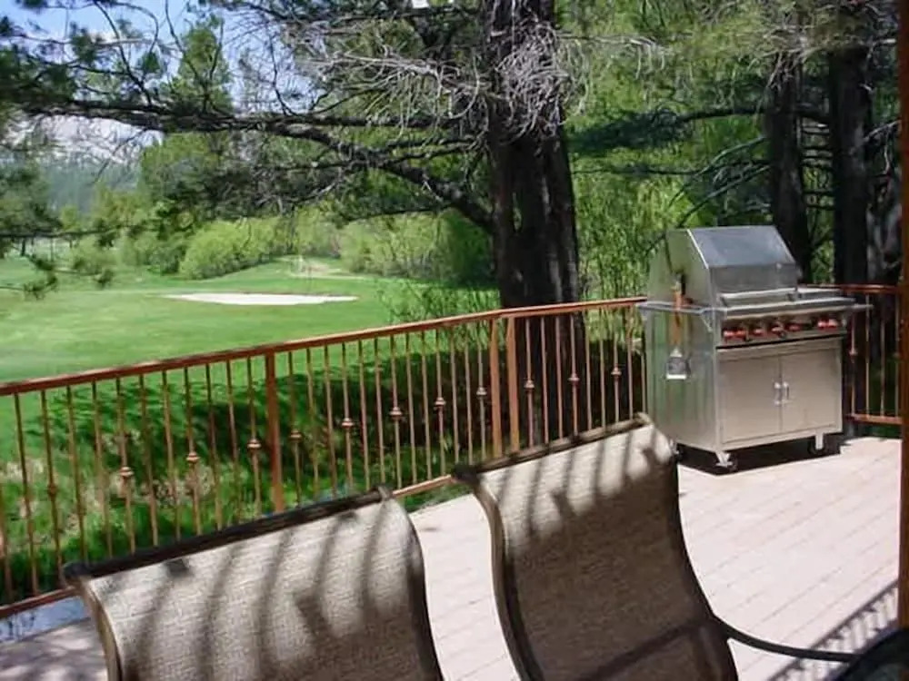 1261 Country Club Drive