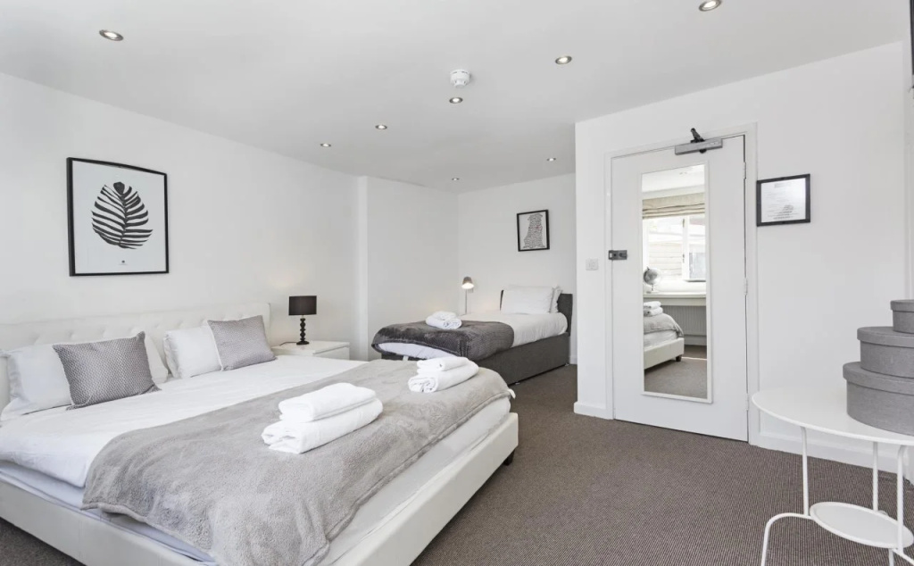The Townhouse Hotel