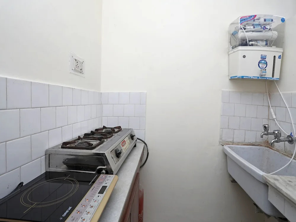 OYO 13269 Home Cozy 1RK Near Library Chowk