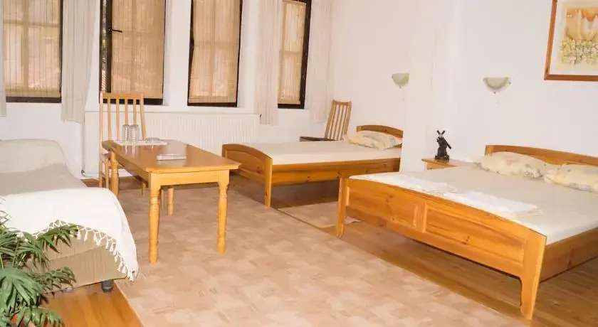 Tonis Guest House
