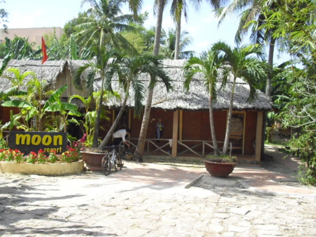 Moon Resort