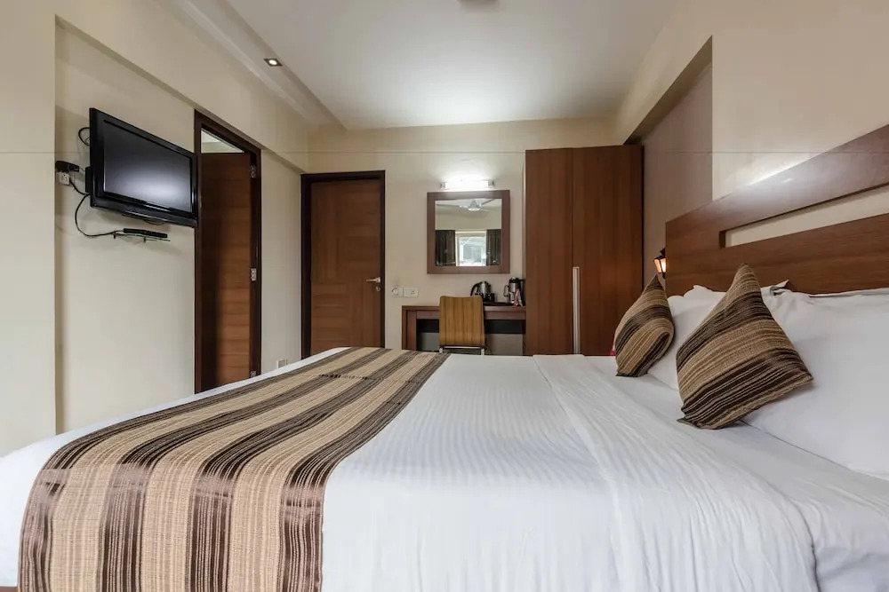 OYO 6833 Hotel Tanish Residency