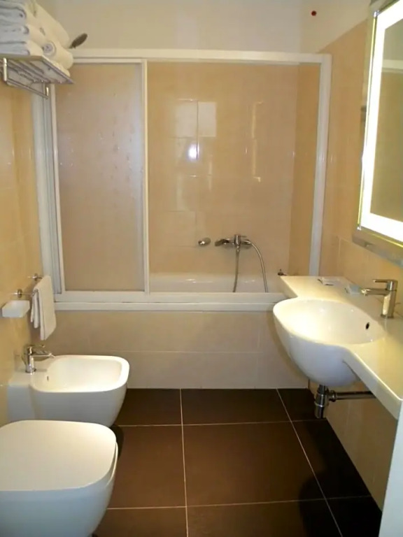 HOTEL GENOVA