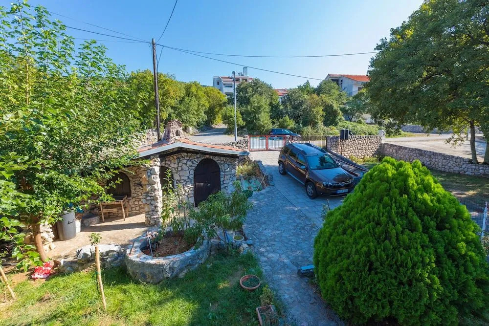 Apartments Luji